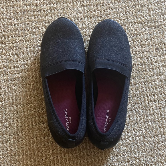 Easy Spirit Woman’s Shoe - Picture 2 of 4